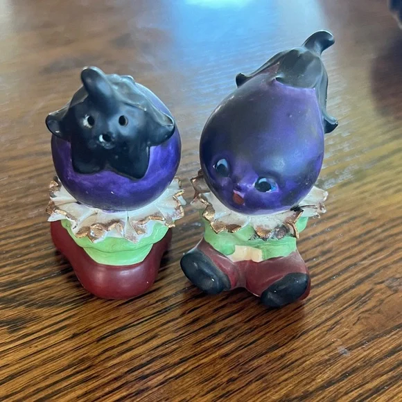 Vintage Purple Eggplant Salt & Pepper Shakers - Picture 2 of 7